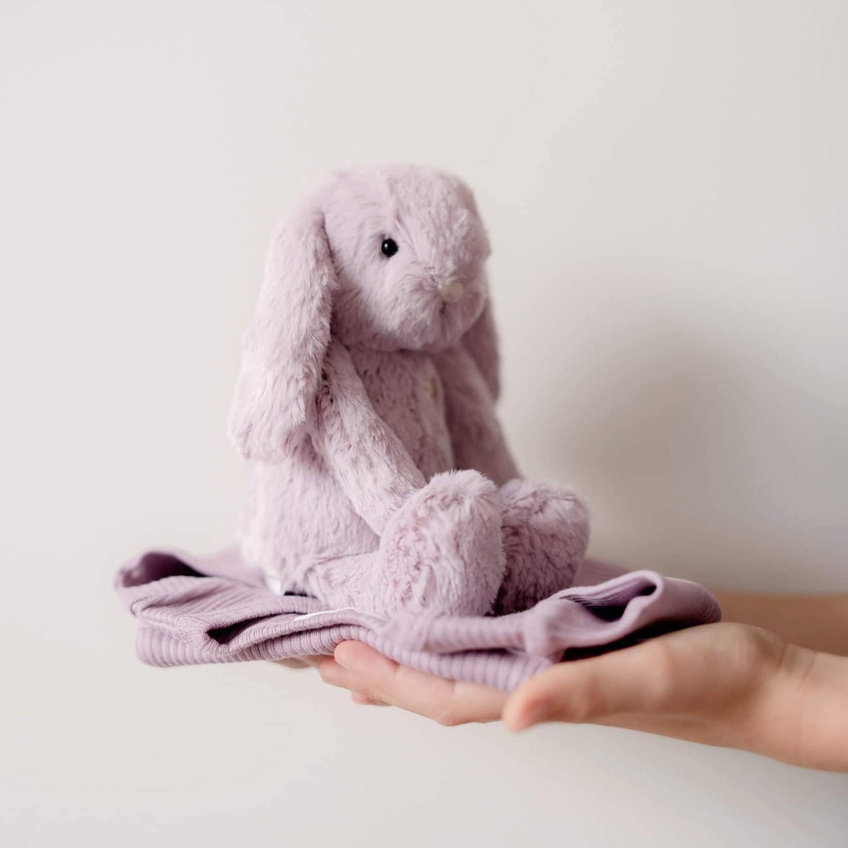 Snuggle Bunnies | Penelope the Bunny | Violet